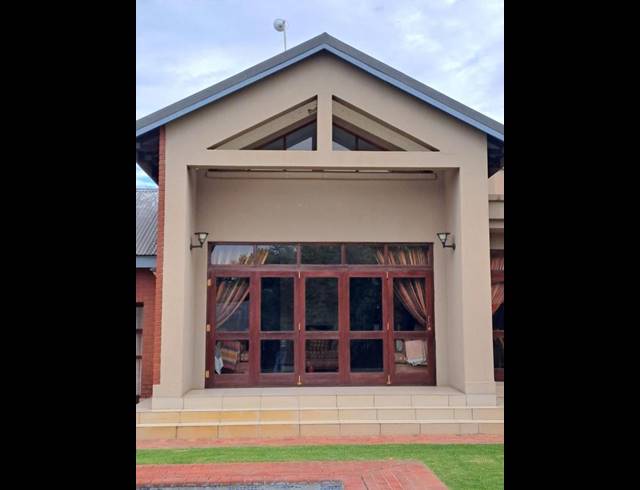 5 BEDROOM HOUSE FOR SALE IN ROODEPLAAT DAM